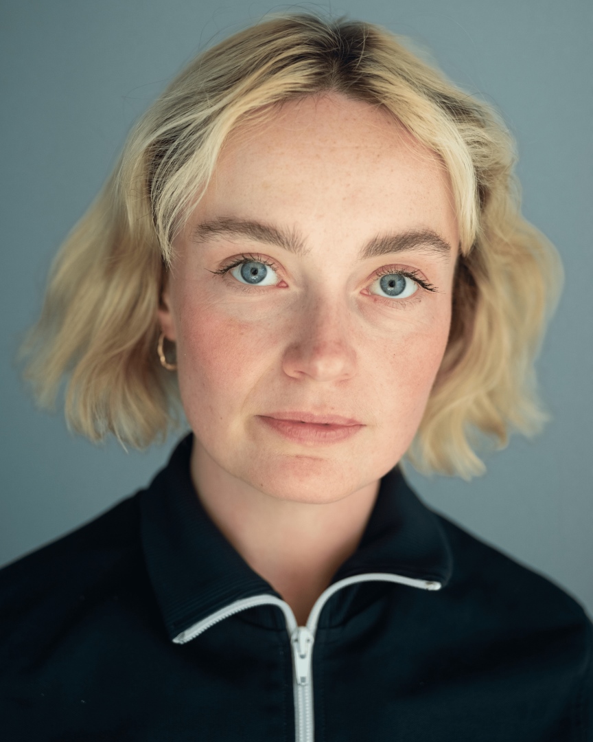 Lucy Eve Mann as @Wearethepeopleanditsarmy